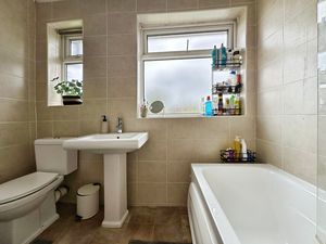 Family Bathroom - click for photo gallery